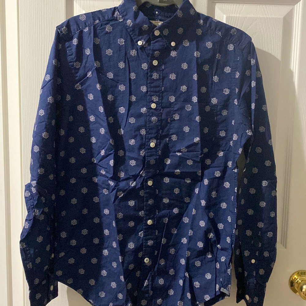 Gap retail. Men’s long sleeve button down. Size small